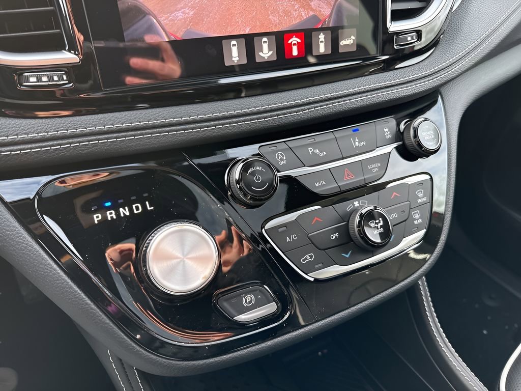 New 2026 Chrysler Pacifica Limited w/ Uconnect Theater Family Group AWD/4WD image 38