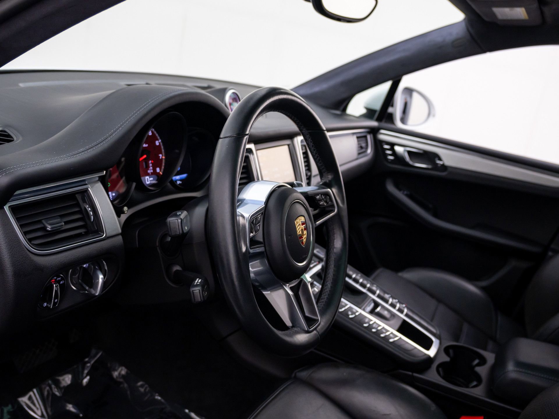 Used 2015 Porsche Macan Turbo AWD/4WD image 4