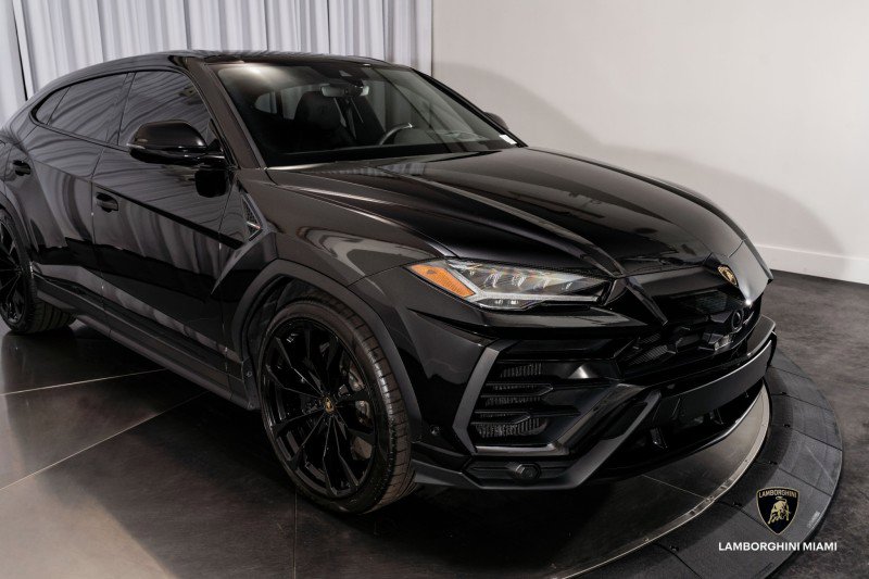 Used 2021 Lamborghini Urus image 2