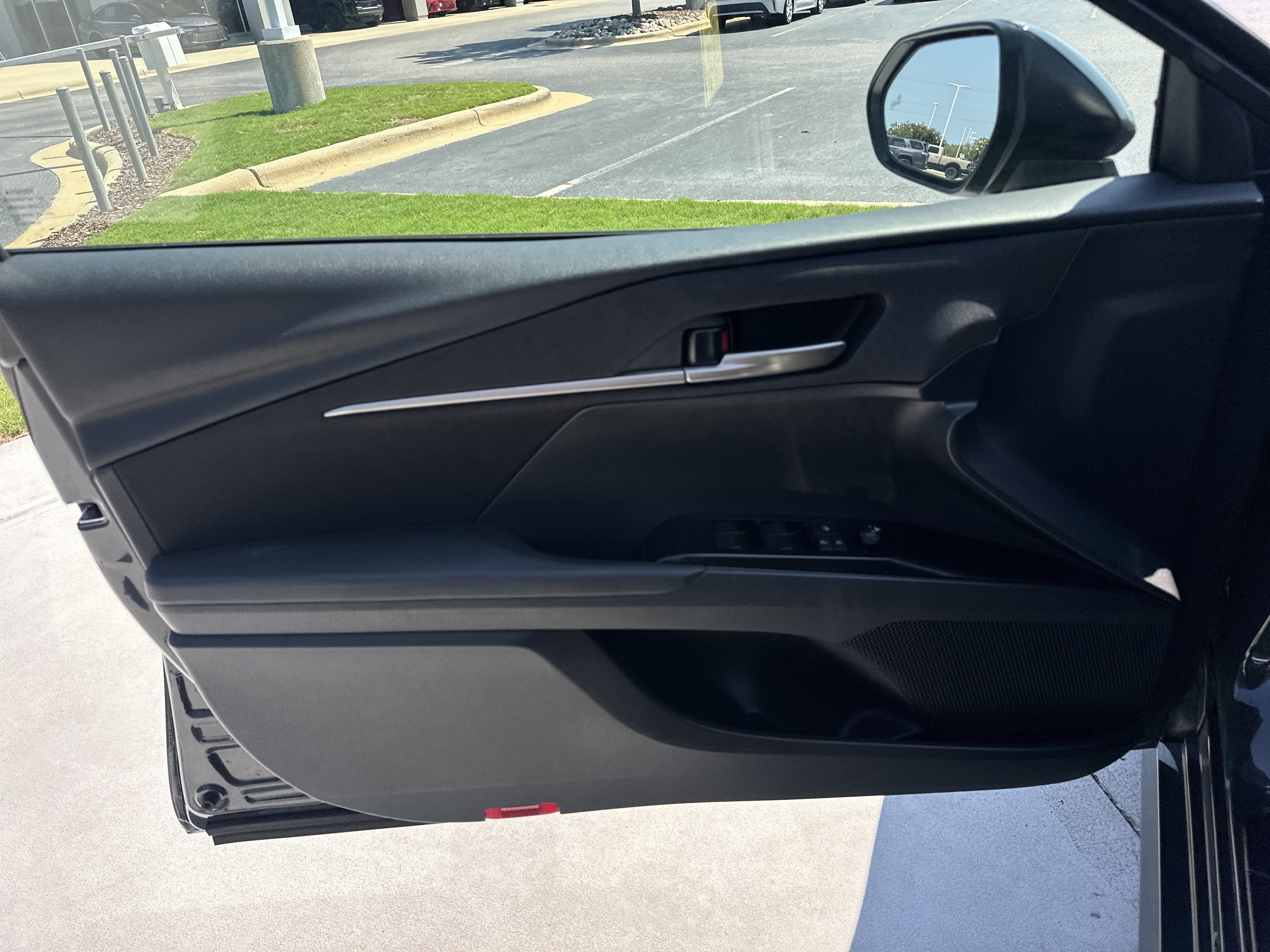 Used 2025 Toyota Camry LE FWD image 14