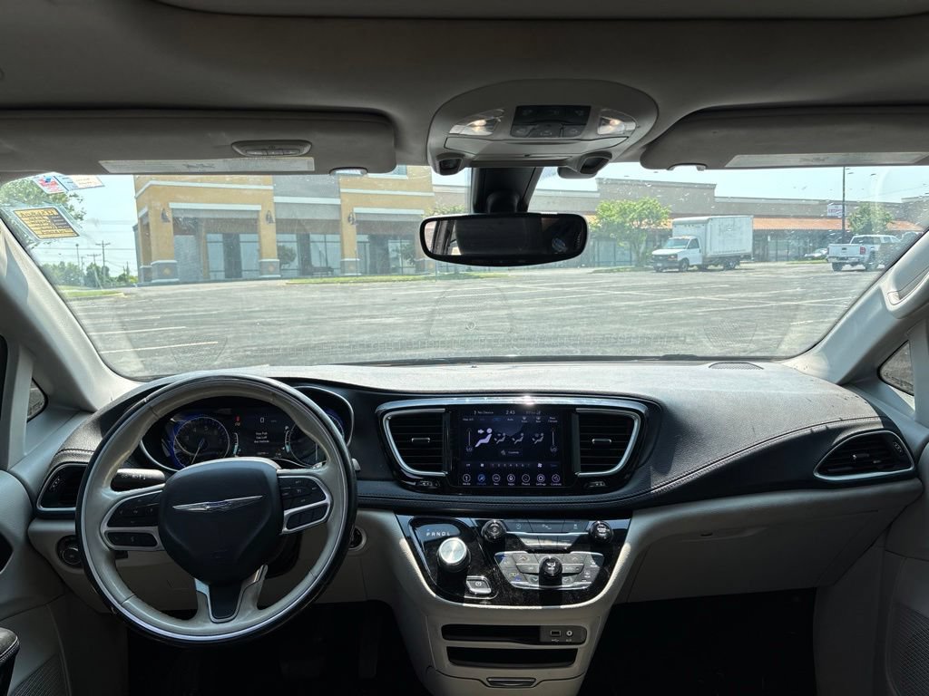 Used 2020 Chrysler Pacifica Limited FWD image 13