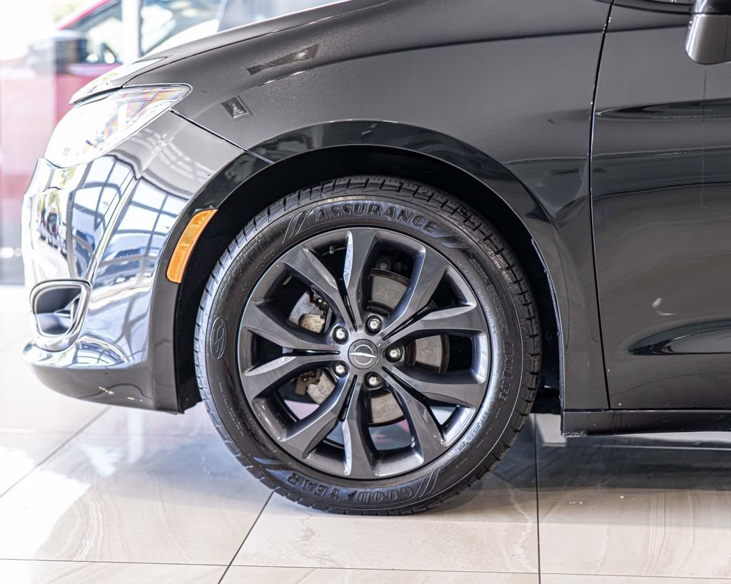 Used 2019 Chrysler Pacifica Touring Plus w/ S Appearance Package FWD image 8