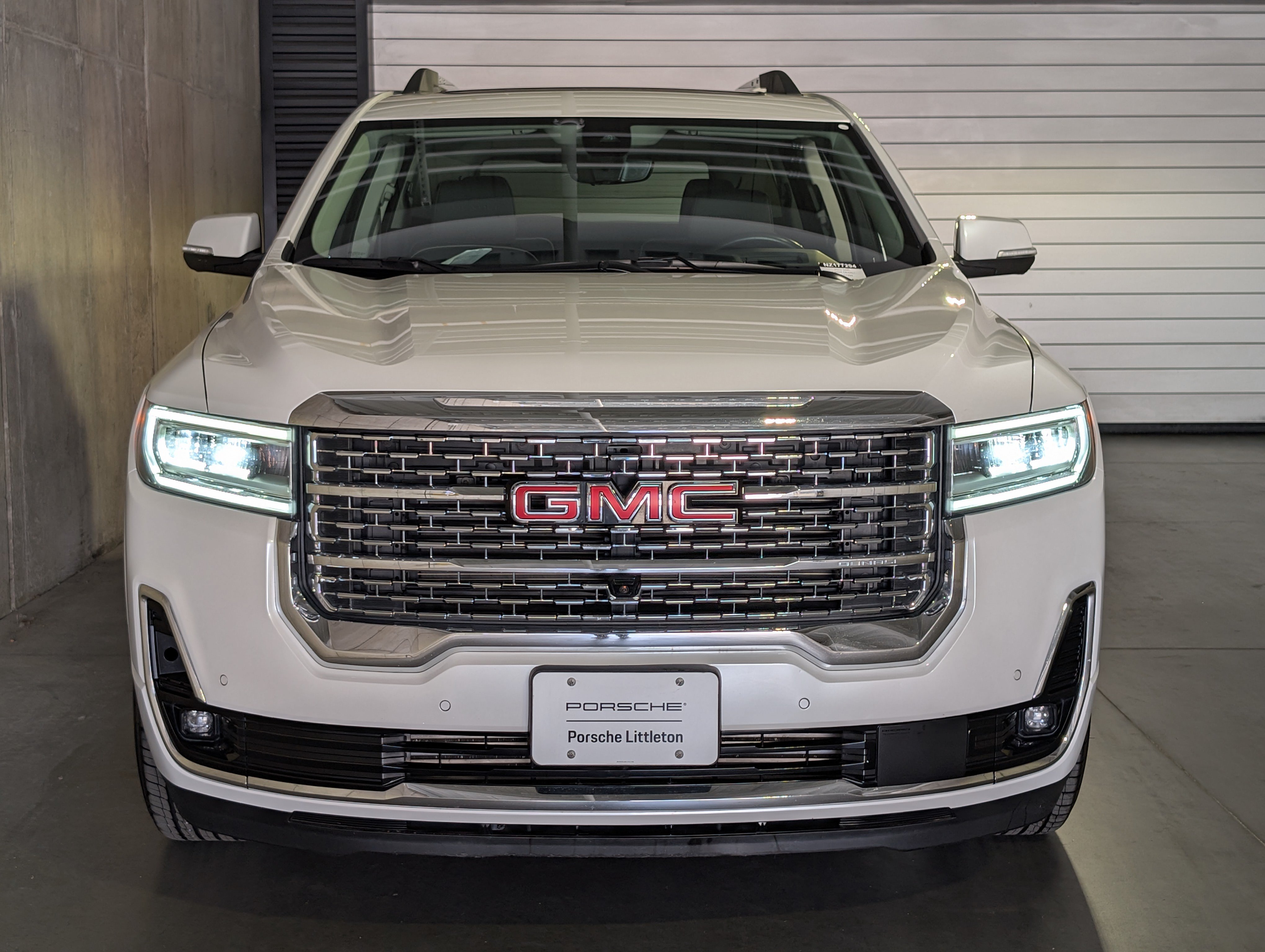 Used 2022 GMC Acadia Denali w/ Denali Ultimate Package AWD/4WD image 12