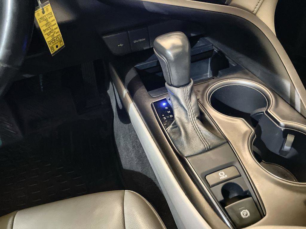 Used 2021 Toyota Camry SE w/ Cold Weather Package image 15