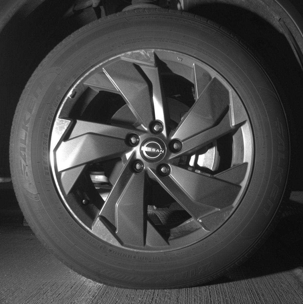 Used 2025 Nissan Rogue SV FWD image 13