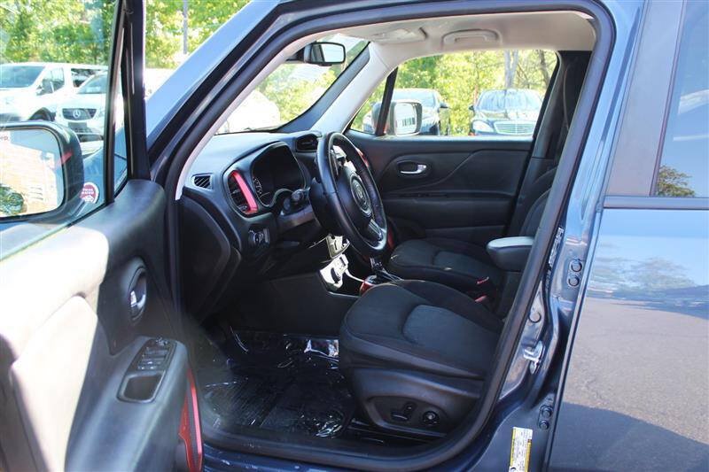 Used 2021 Jeep Renegade Trailhawk AWD/4WD image 10