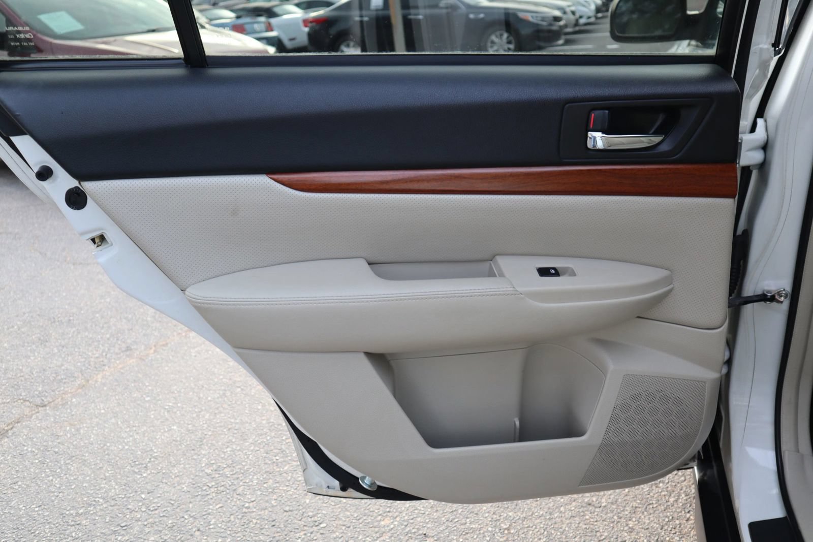 Used 2014 Subaru Outback 2.5i Limited AWD/4WD image 10