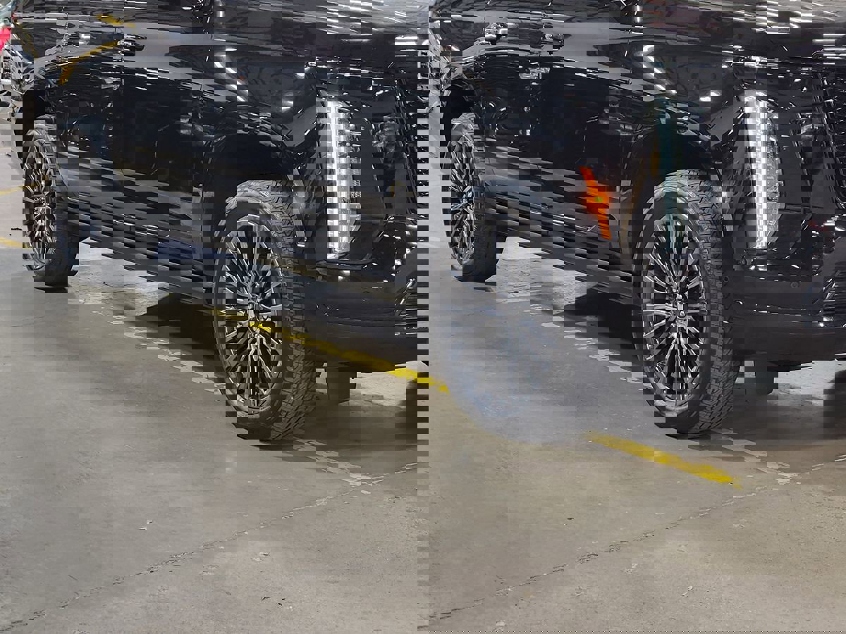 Used 2025 Cadillac Escalade ESV Sport Platinum image 16