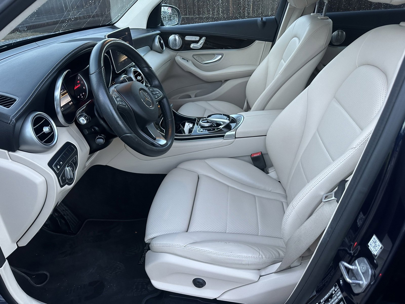 Used 2017 Mercedes-Benz GLC 300 4MATIC w/ Premium 3 Package image 19