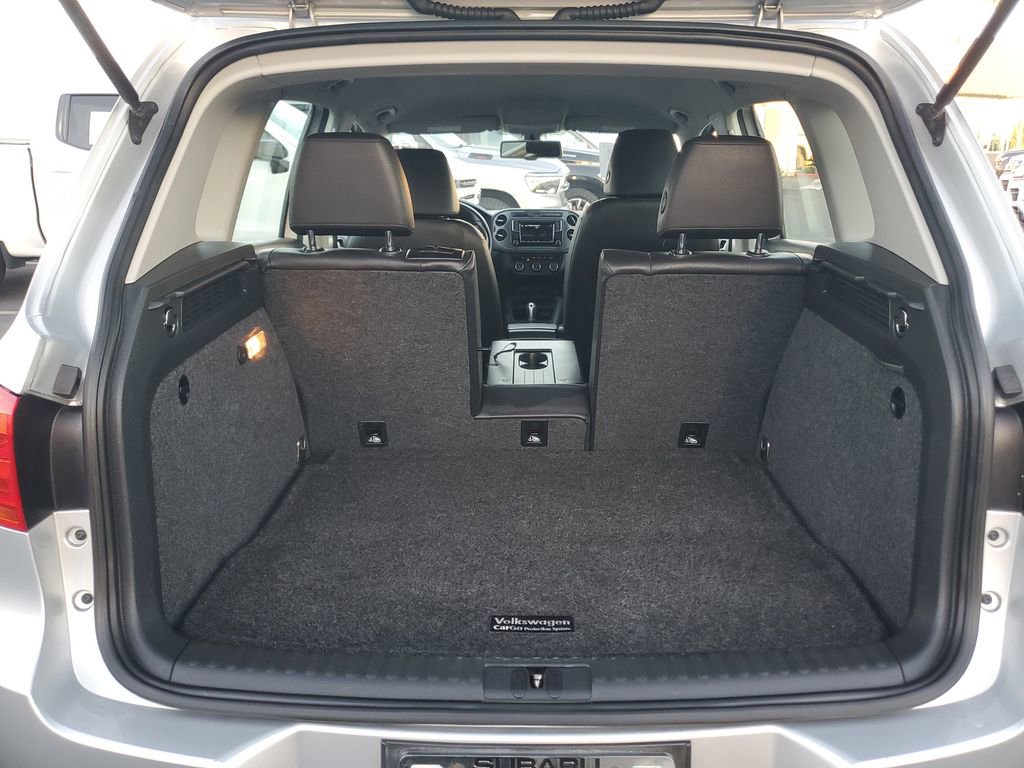 Used 2017 Volkswagen Tiguan S image 9