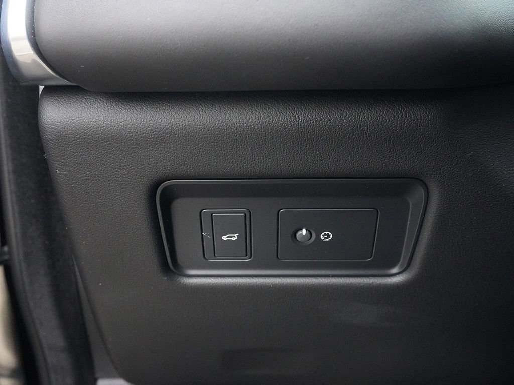 Used 2022 Jaguar F-PACE SVR image 39