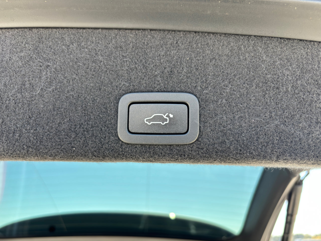 Used 2017 Volvo XC60 T6 Dynamic w/ Preferred Option Package AWD/4WD image 23