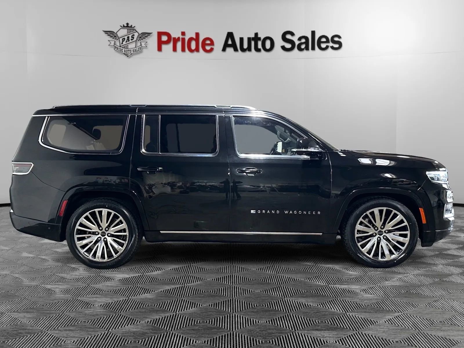 Used 2022 Jeep Grand Wagoneer Series III image 16