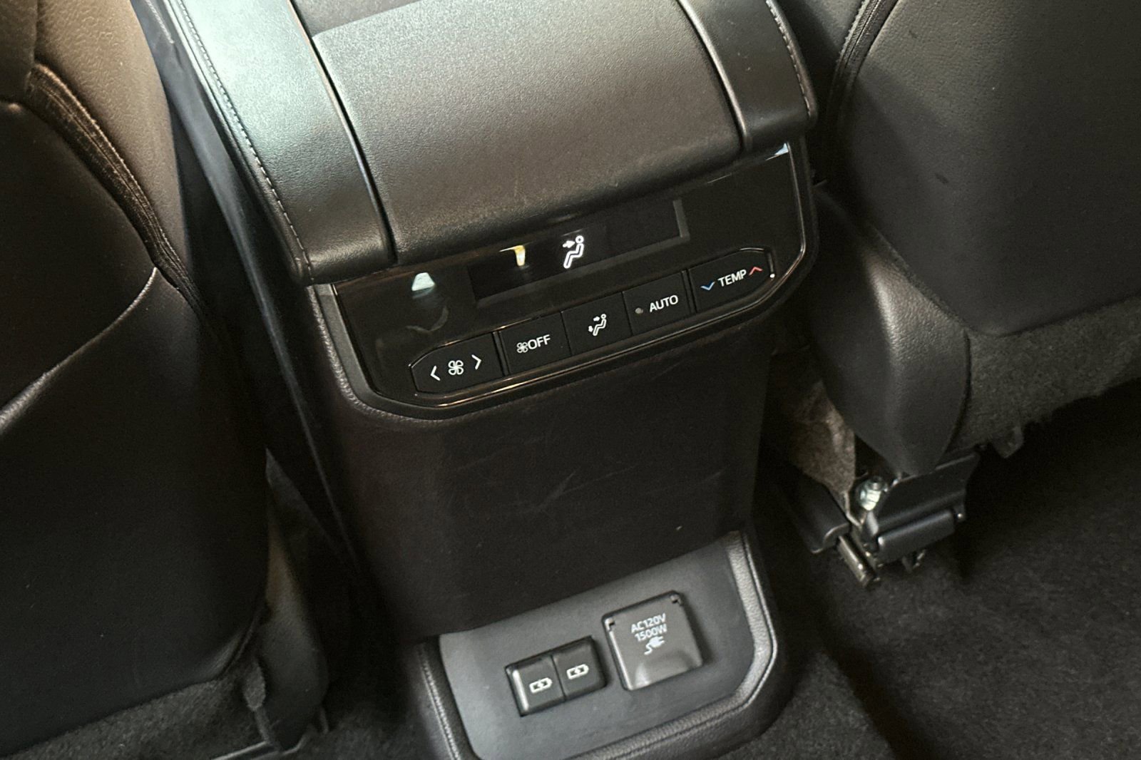 Used 2024 Toyota Highlander Limited image 30