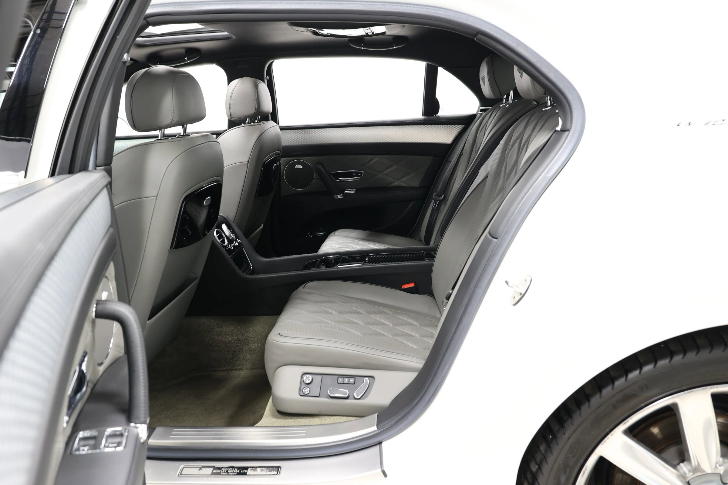 Used 2014 Bentley Flying Spur W12 image 43