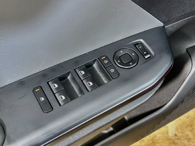 Used 2025 Kia K4 FWD image 17