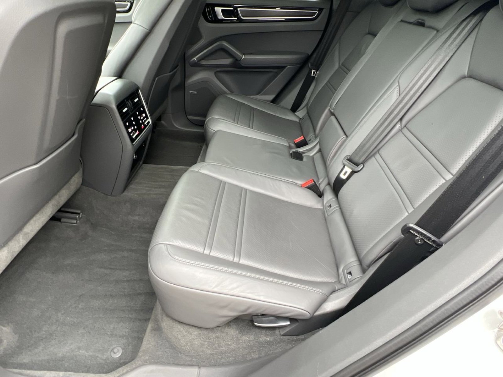Used 2021 Porsche Cayenne GTS AWD/4WD image 30