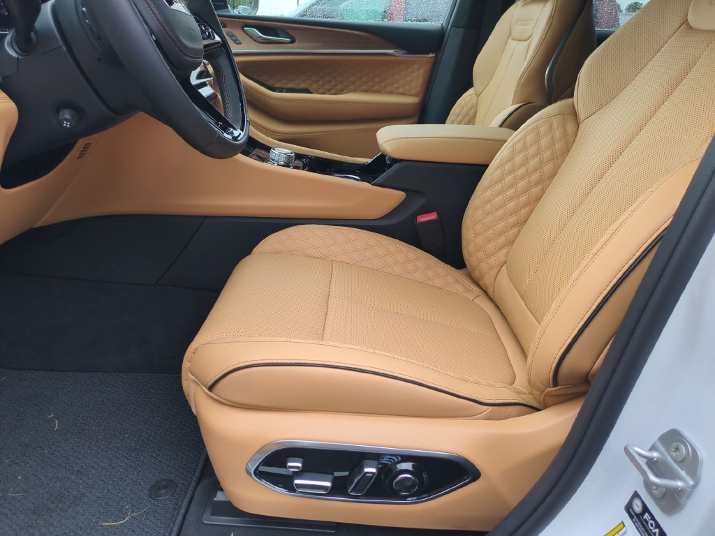 New 2027 Jeep Grand Cherokee L Summit AWD/4WD image 14