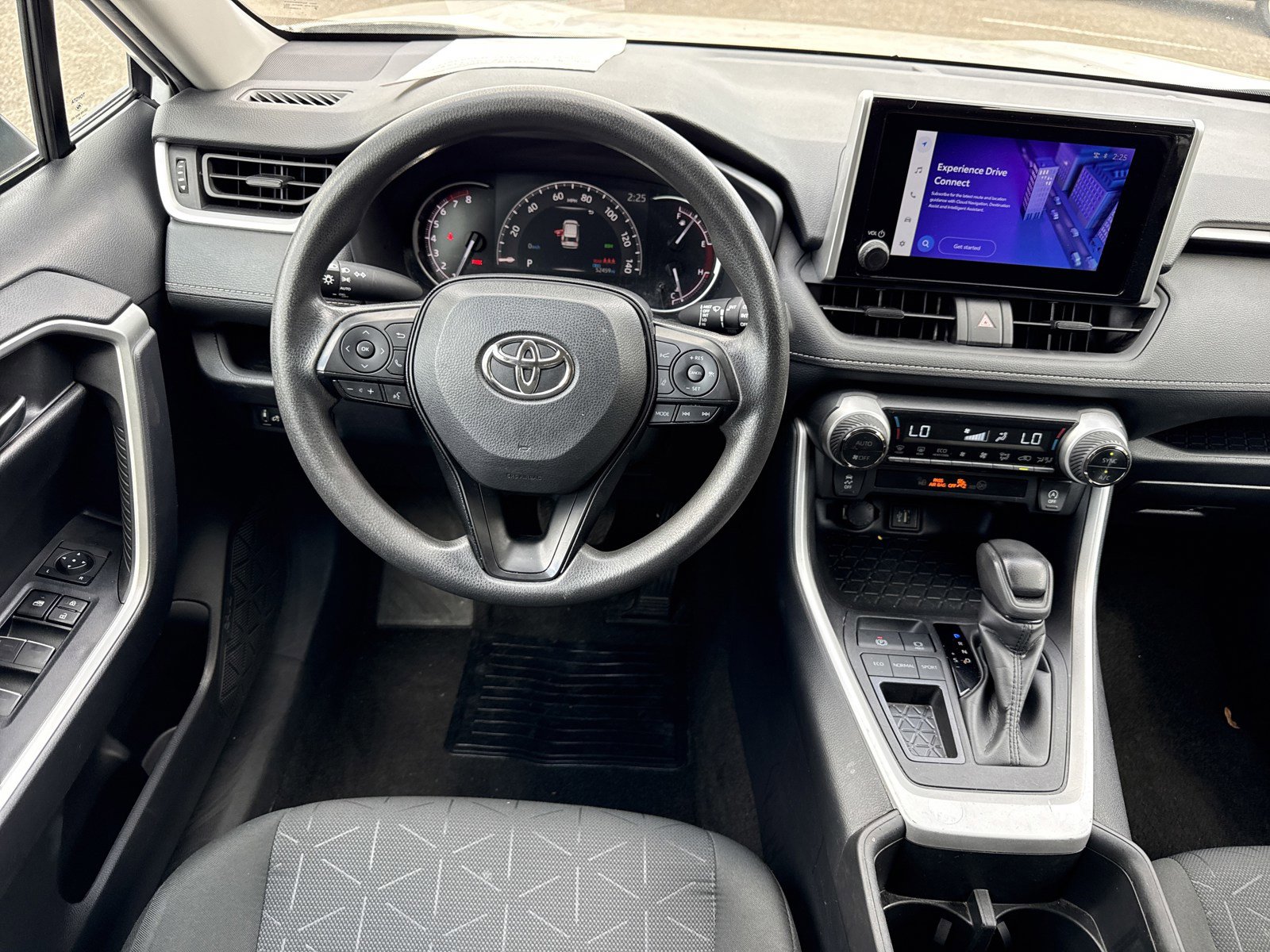 Used 2024 Toyota RAV4 XLE FWD image 15