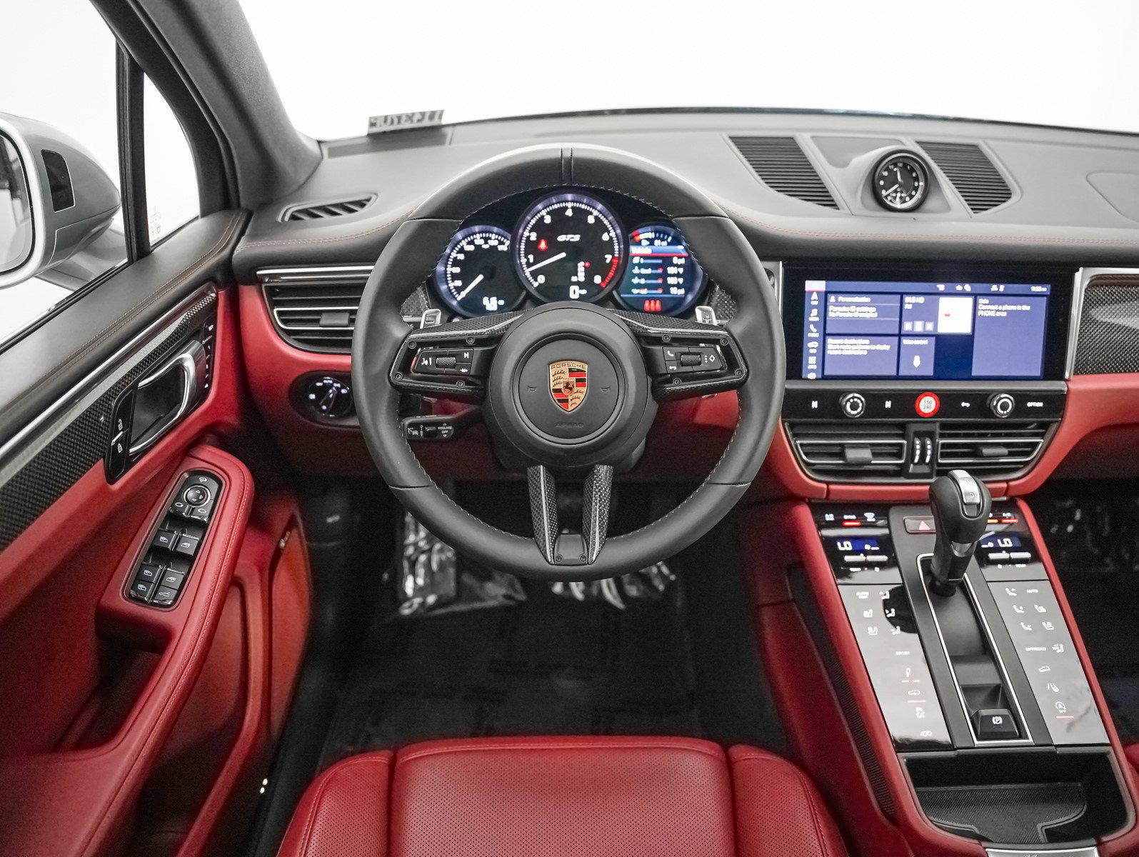Certified 2025 Porsche Macan GTS image 16