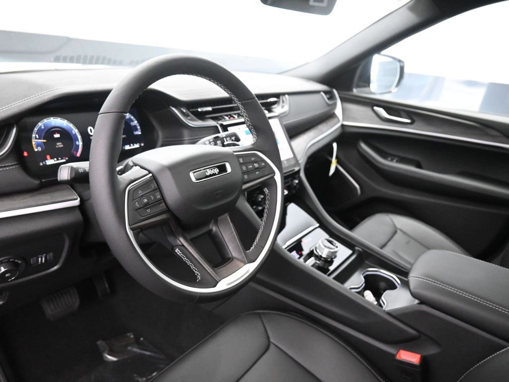 New 2025 Jeep Grand Cherokee L Limited w/ Black Appearance Package image 24