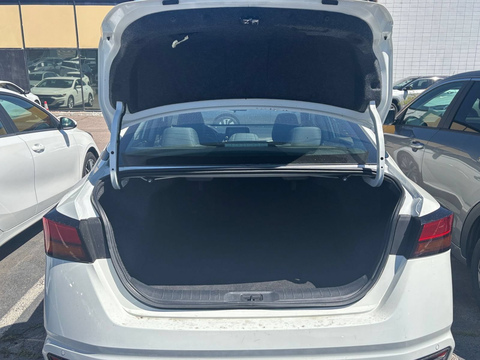 Used 2025 Nissan Altima 2.5 SV FWD image 29