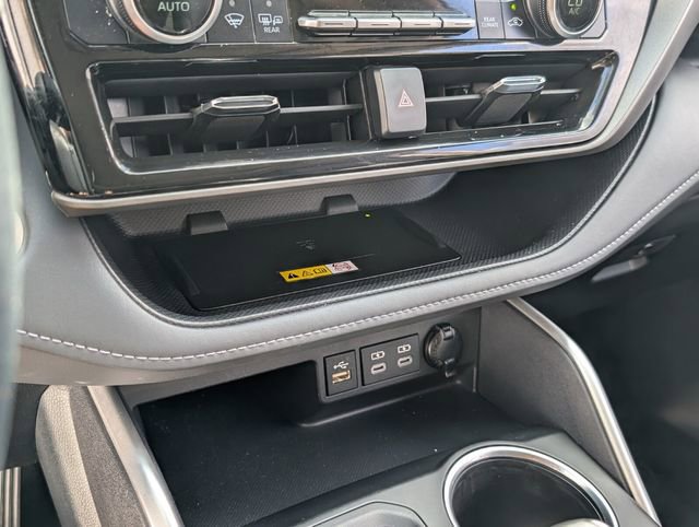 Used 2024 Toyota Highlander XLE image 29