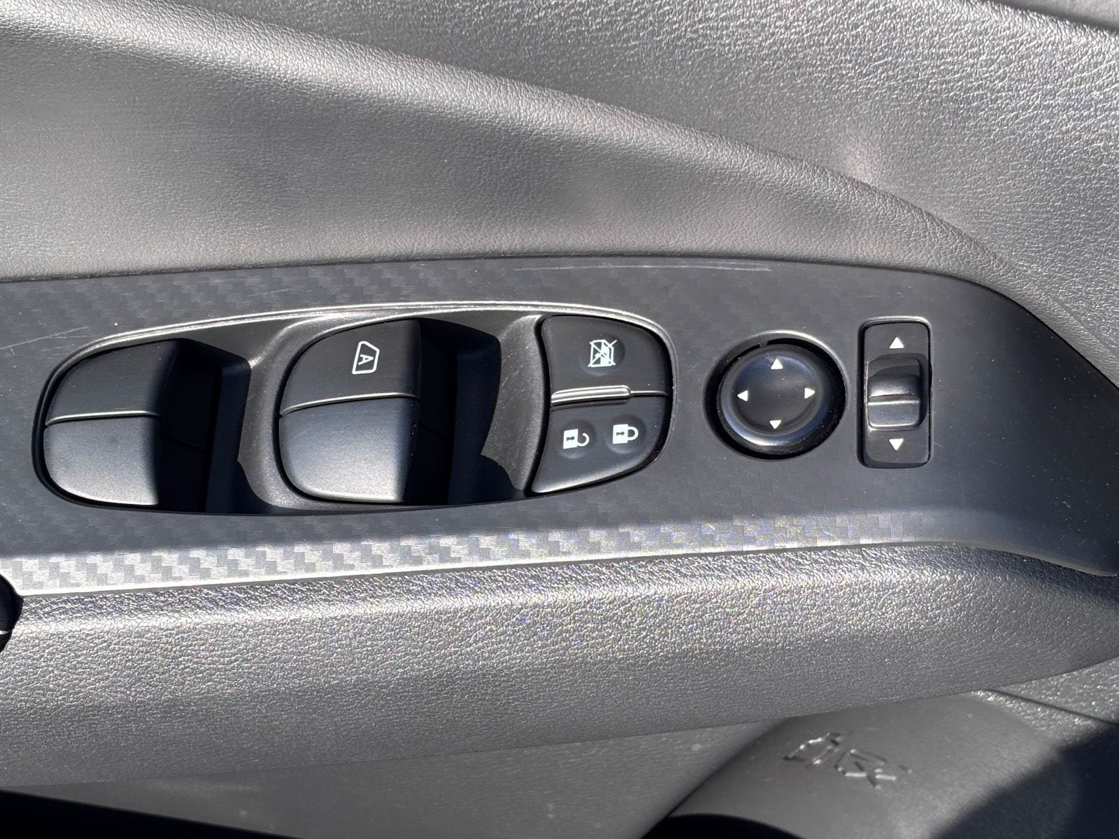 Used 2025 Nissan Altima 2.5 SV FWD image 21