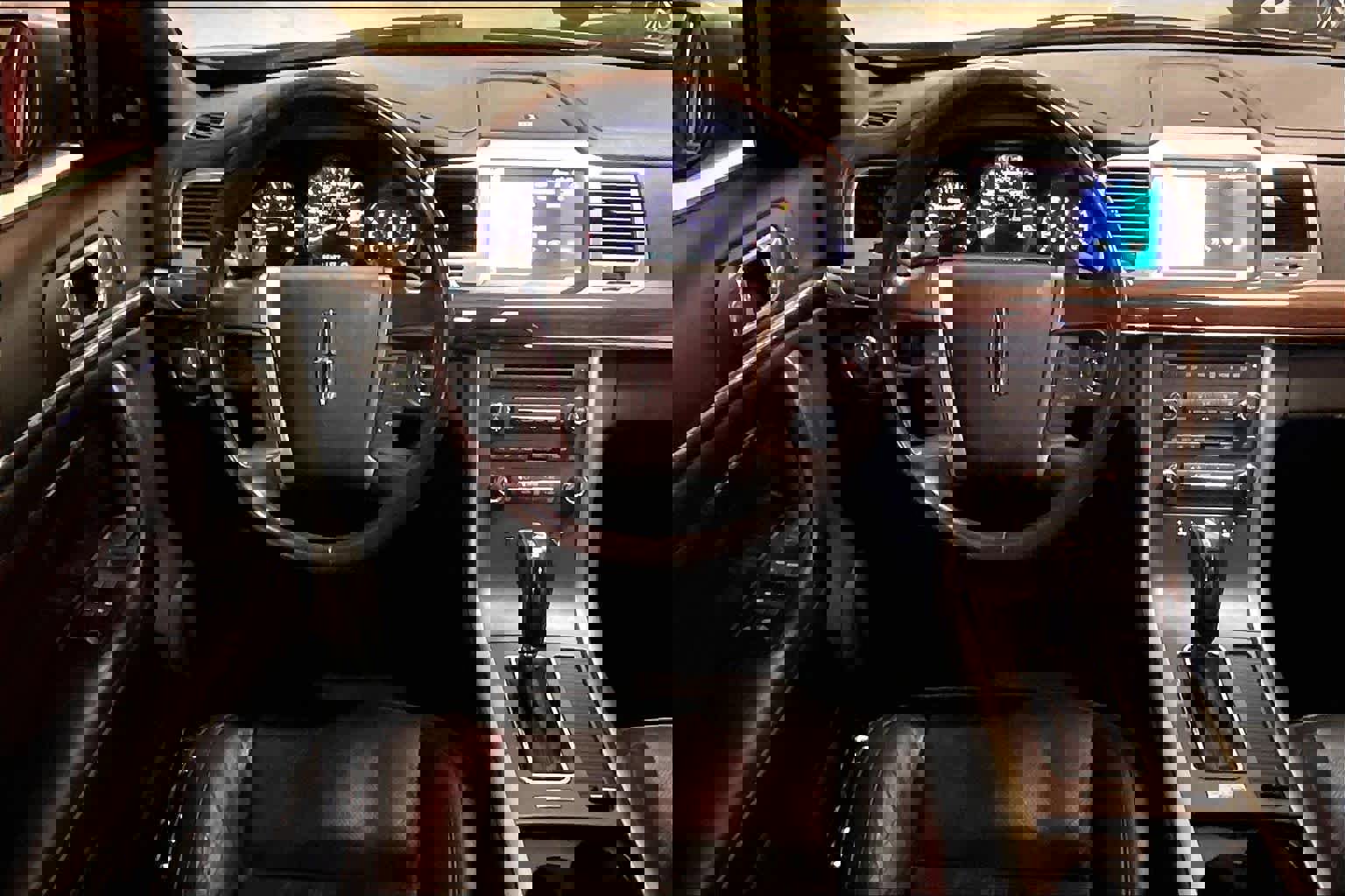 Used 2012 Lincoln MKS image 5