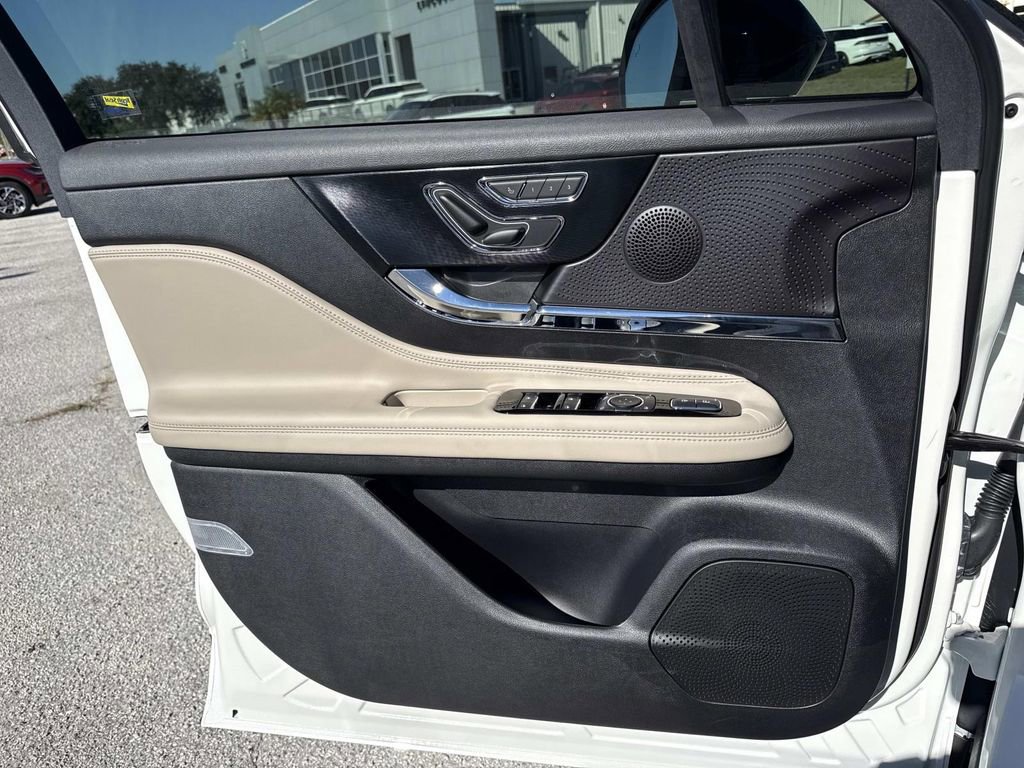 New 2026 Lincoln Corsair Premiere image 18