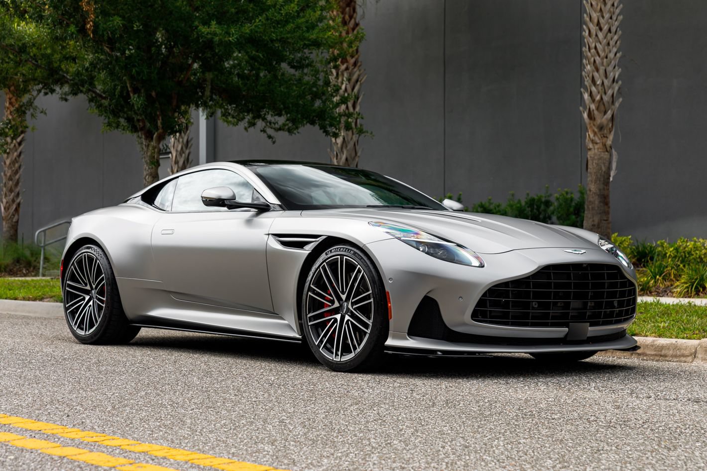 Used 2024 Aston Martin DB12 Coupe RWD image 16