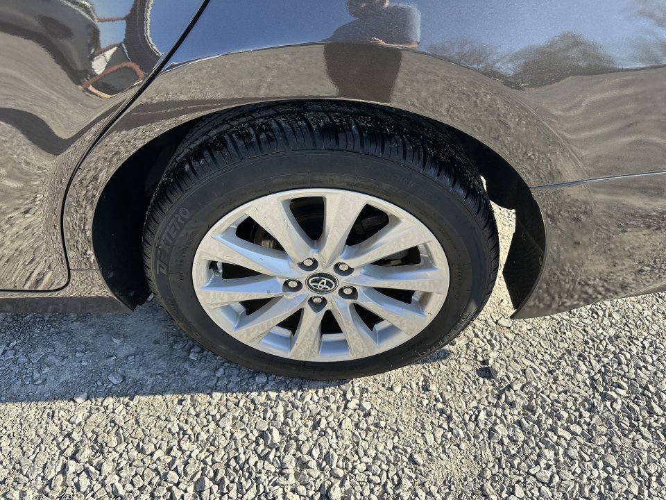 Used 2020 Toyota Camry LE image 20