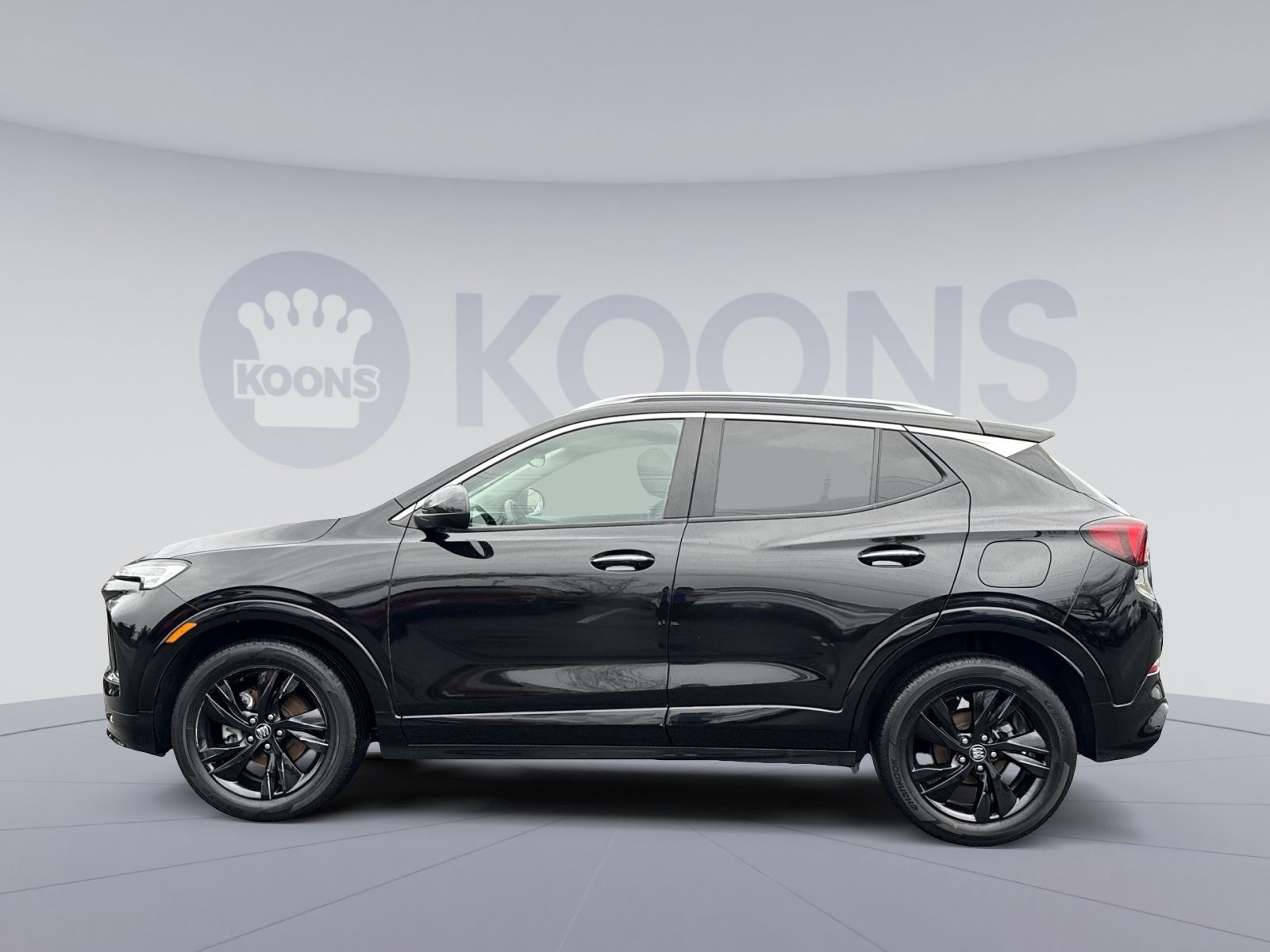 Used 2024 Buick Encore GX Sport Touring image 2