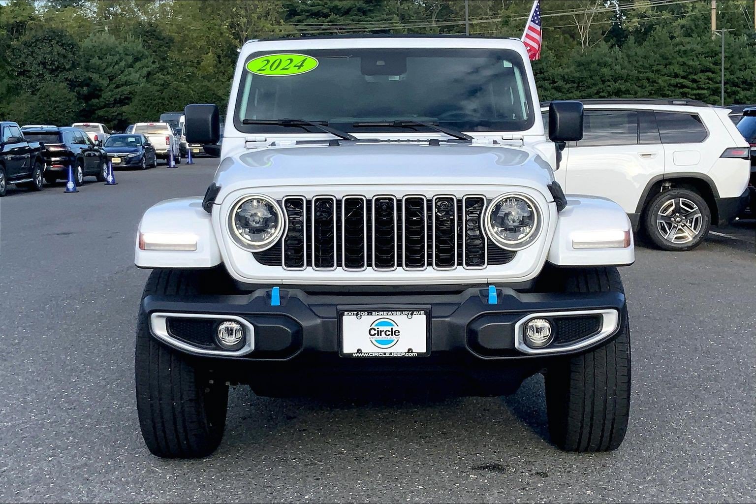 Certified 2024 Jeep Wrangler Unlimited Sahara w/ Technology Group AWD/4WD image 3