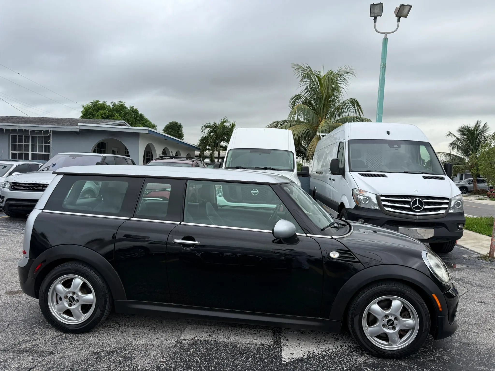 Used 2011 MINI Cooper Clubman FWD image 6