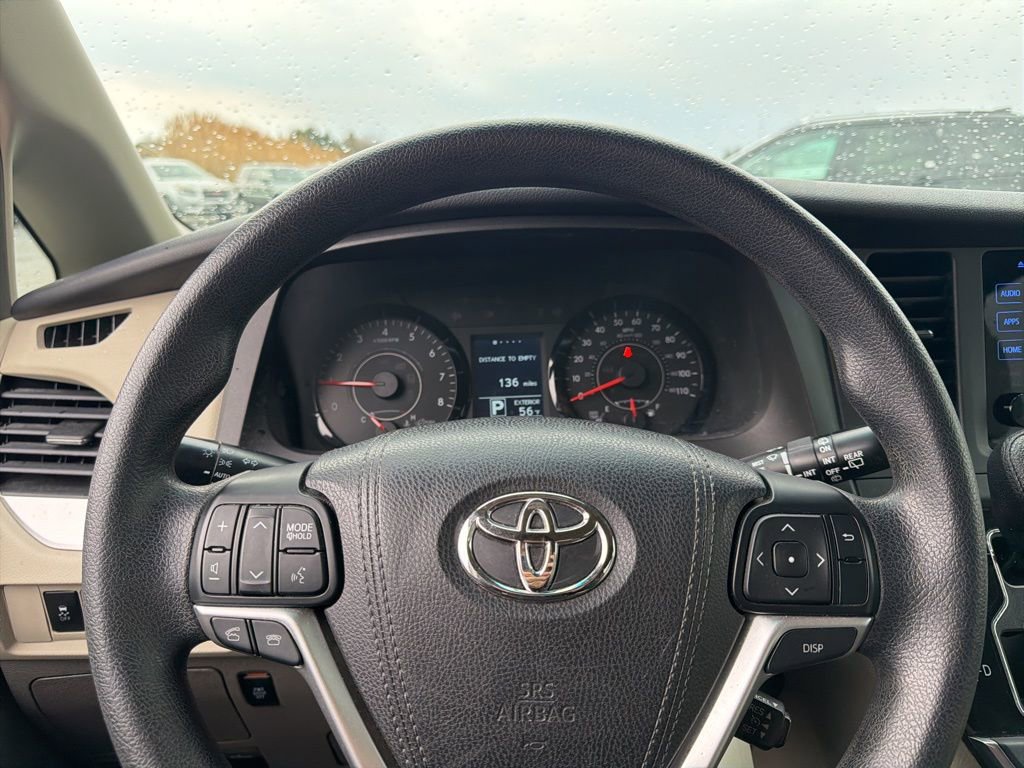 Used 2015 Toyota Sienna LE image 12