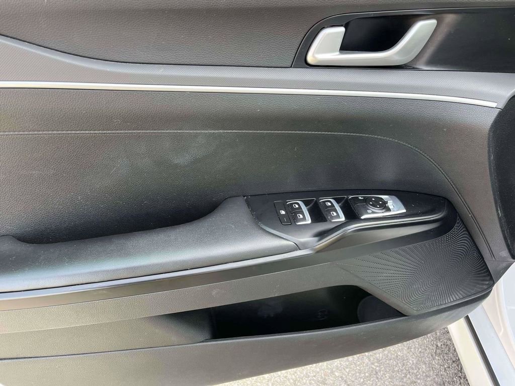 Used 2022 Kia K5 LX image 12