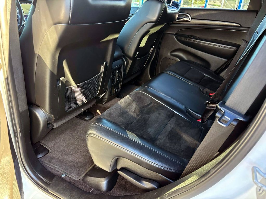 Used 2018 Jeep Grand Cherokee Altitude AWD/4WD image 10