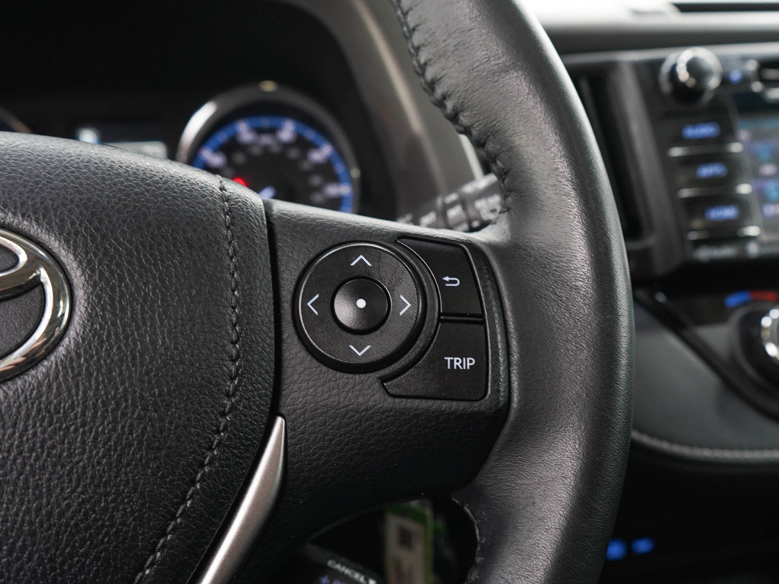 Used 2016 Toyota RAV4 XLE AWD/4WD image 25