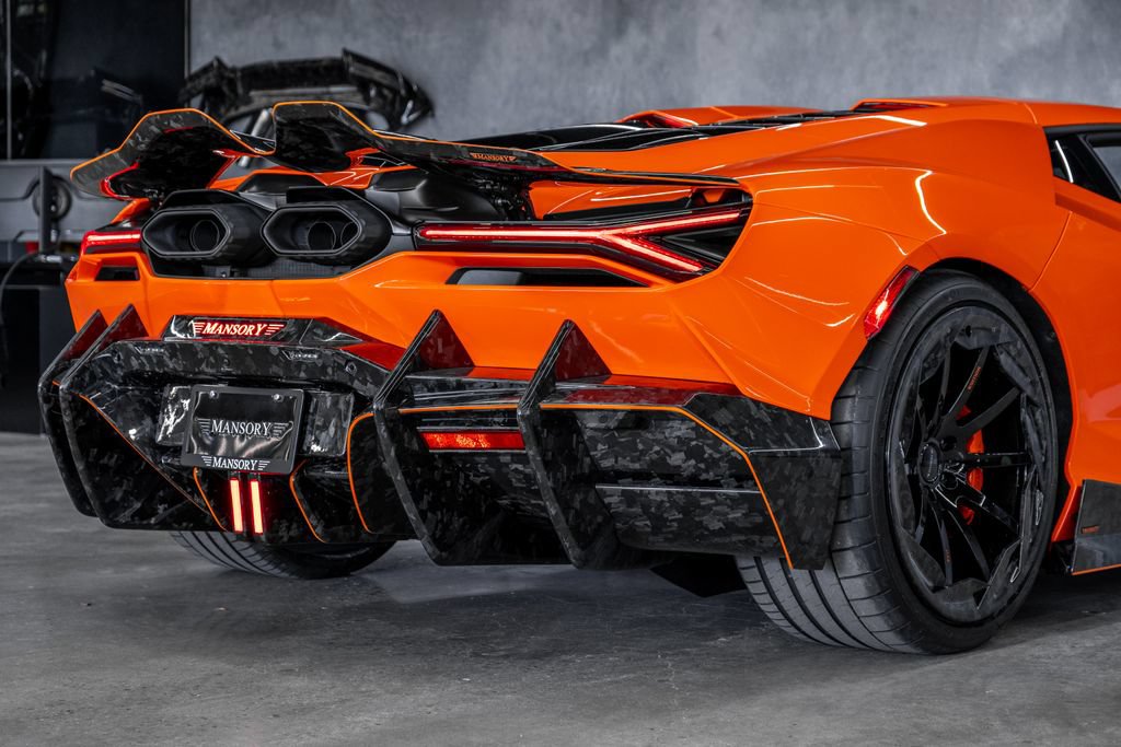 Used 2024 Lamborghini Revuelto AWD/4WD image 17