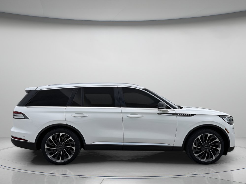 Used 2022 Lincoln Aviator Reserve w/ Equipment Group 201A RWD image 2