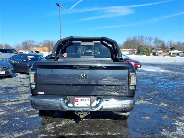 Used 2017 RAM 1500 Classic SLT image 4