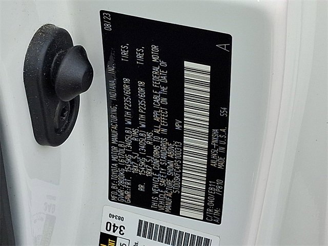 Used 2023 Toyota Sienna XSE w/ XSE Plus Package image 29