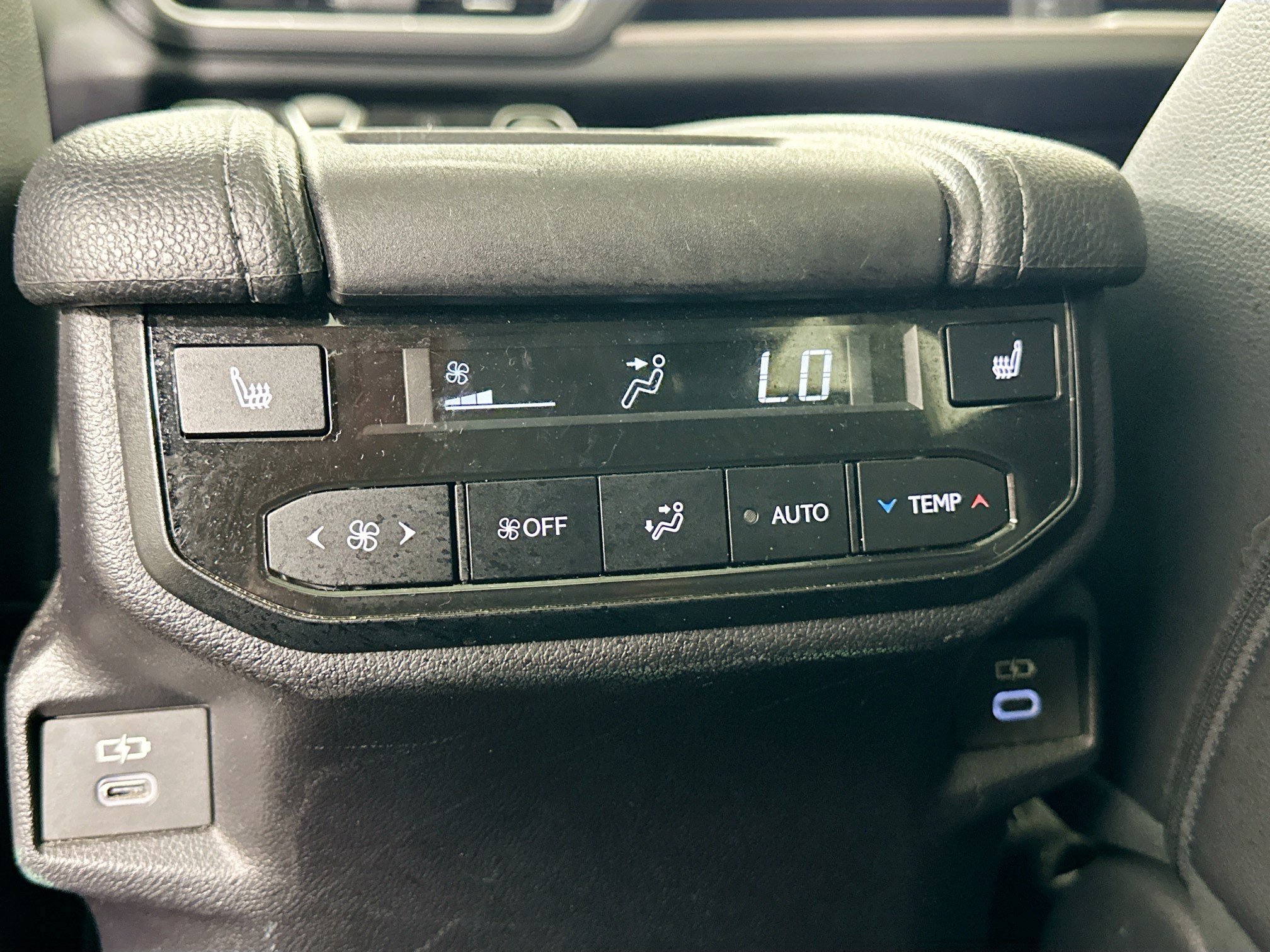 Used 2024 Toyota Grand Highlander AWD image 33