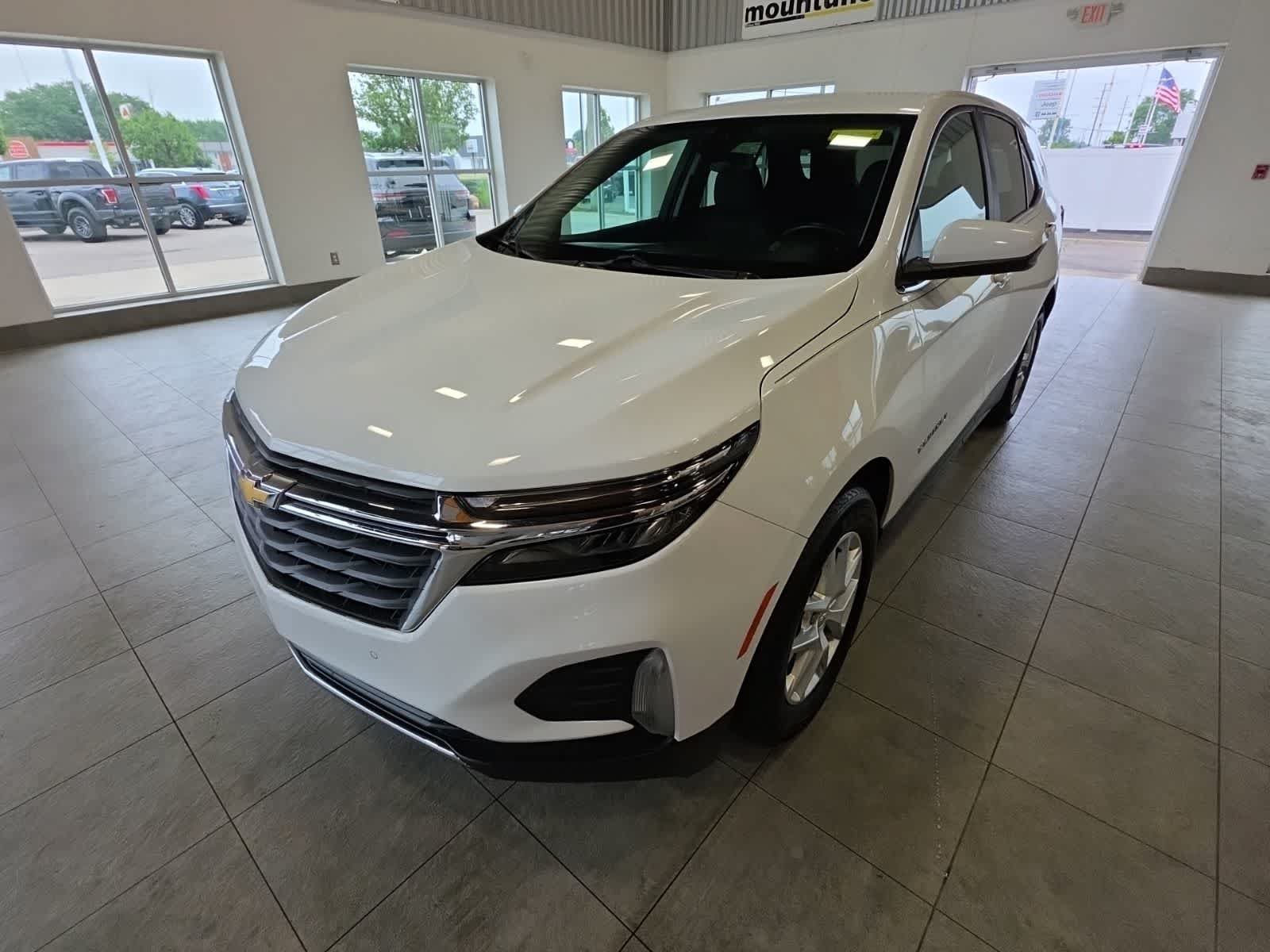 Used 2023 Chevrolet Equinox LT FWD image 2