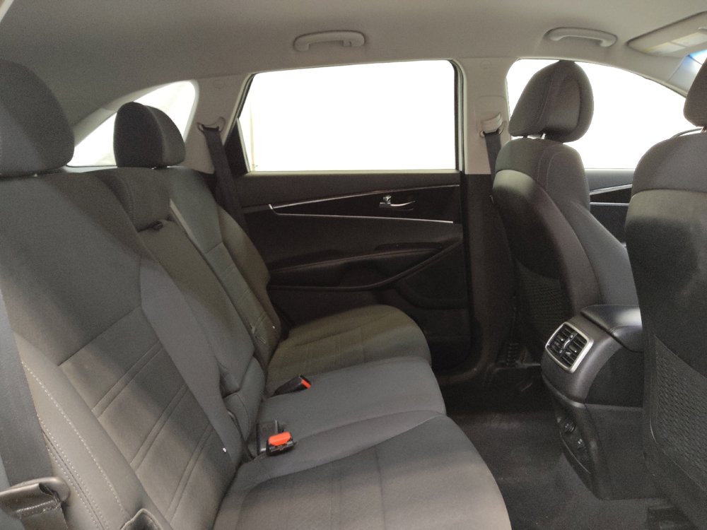 Used 2016 Kia Sorento LX w/ LX Convenience Package image 19