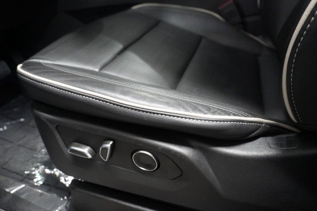 Used 2025 Cadillac Escalade ESV Premium Luxury image 15