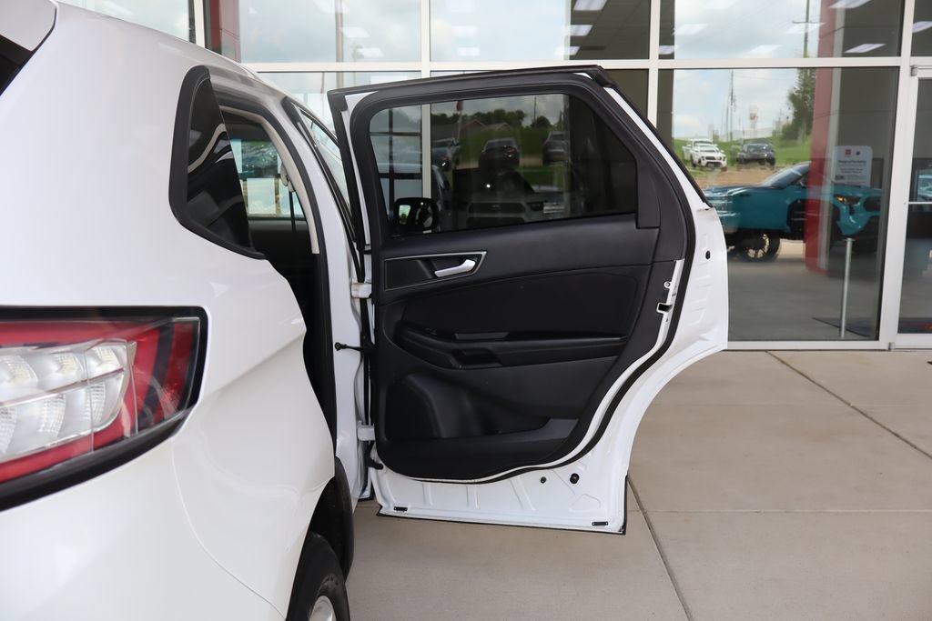 Used 2016 Ford Edge SE FWD image 35