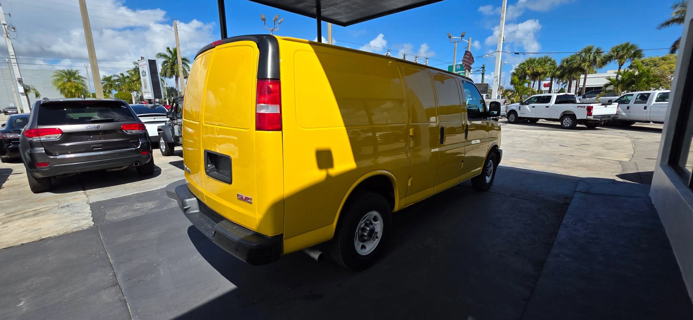 Used 2021 GMC Savana 2500 w/ Driver Convenience Package image 6