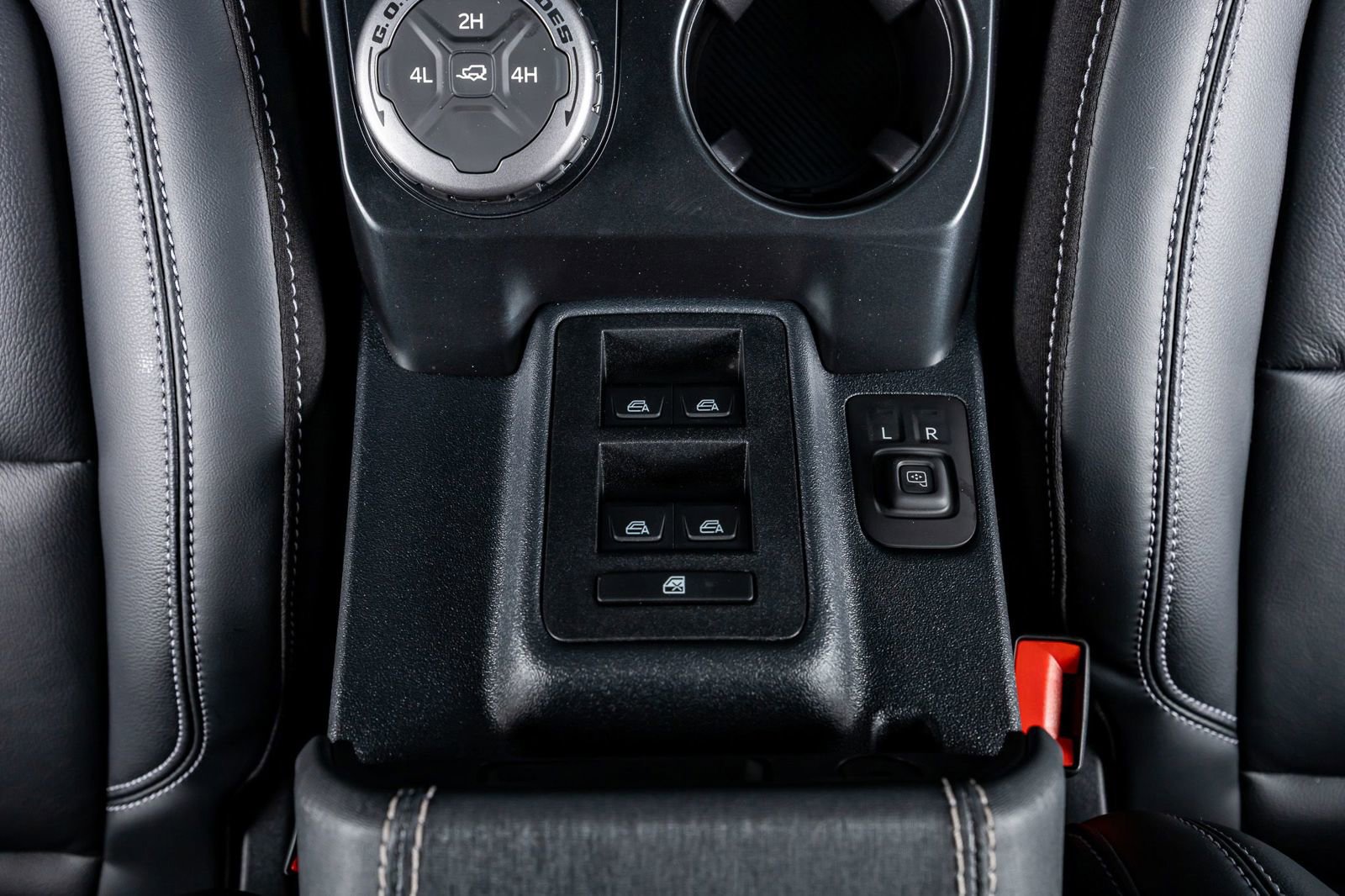 Used 2026 Ford Bronco Outer Banks image 28